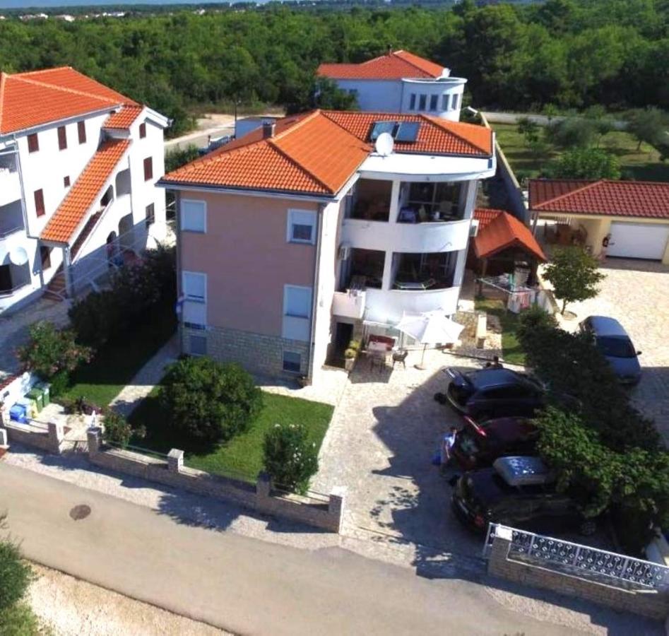 Apartments Jannine Биоград на Мору Екстериор снимка