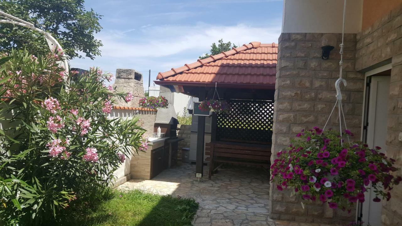 Apartments Jannine Биоград на Мору Екстериор снимка